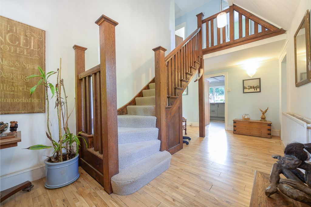 Property photo 2 of 24