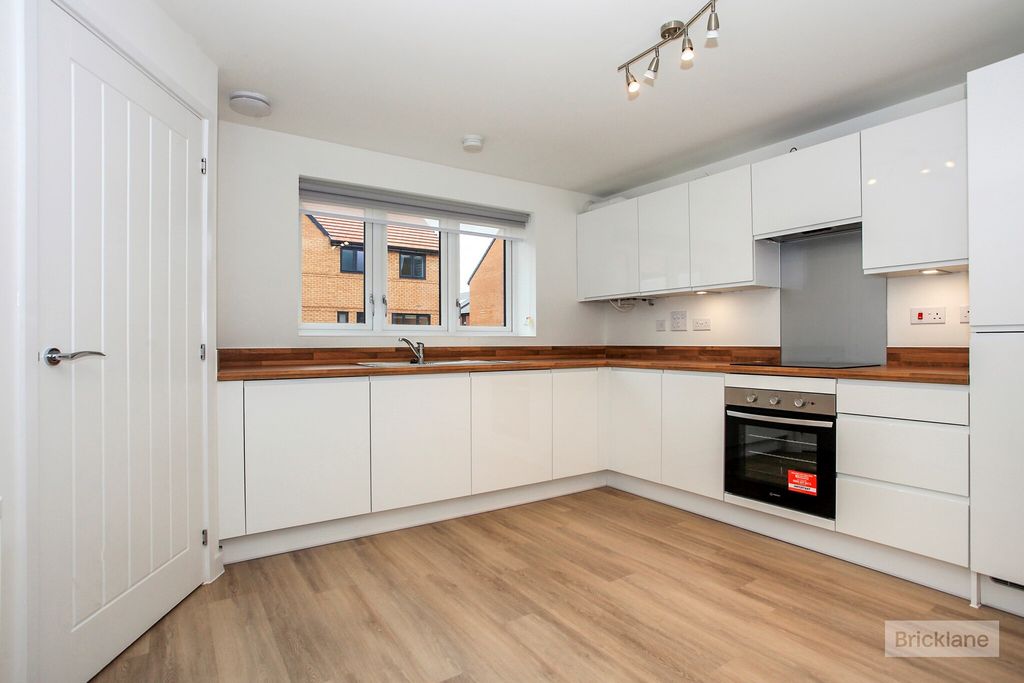 Property photo 2 of 9 Kitchen