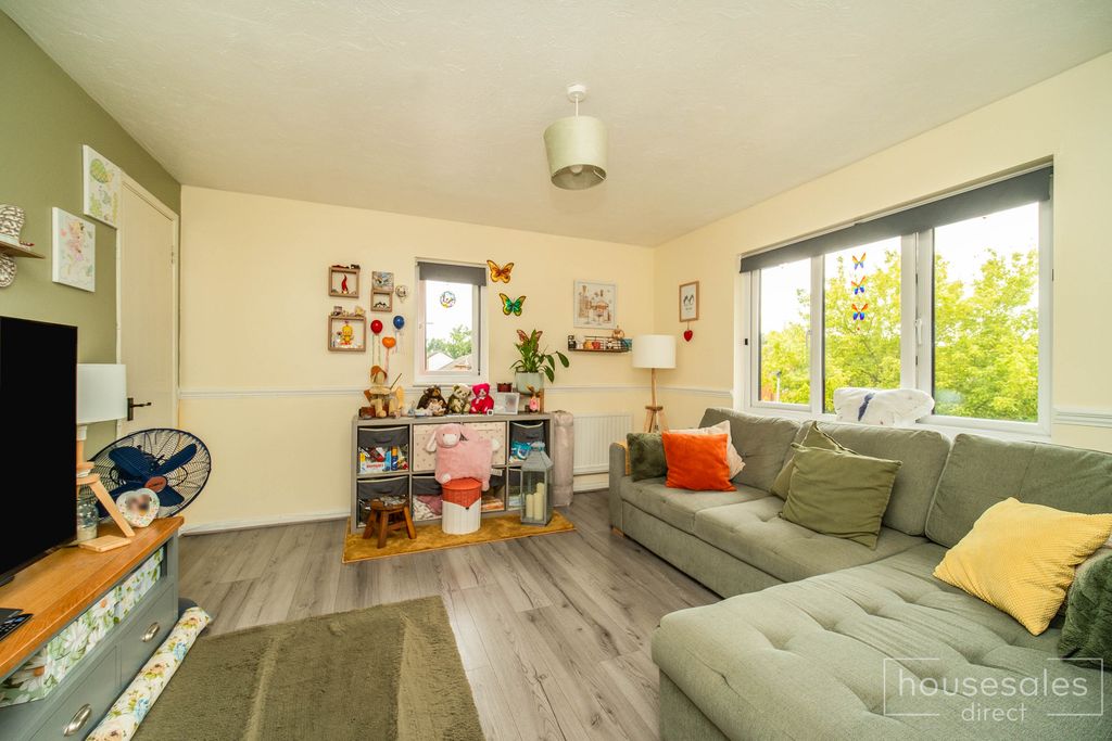 Property photo 2 of 9