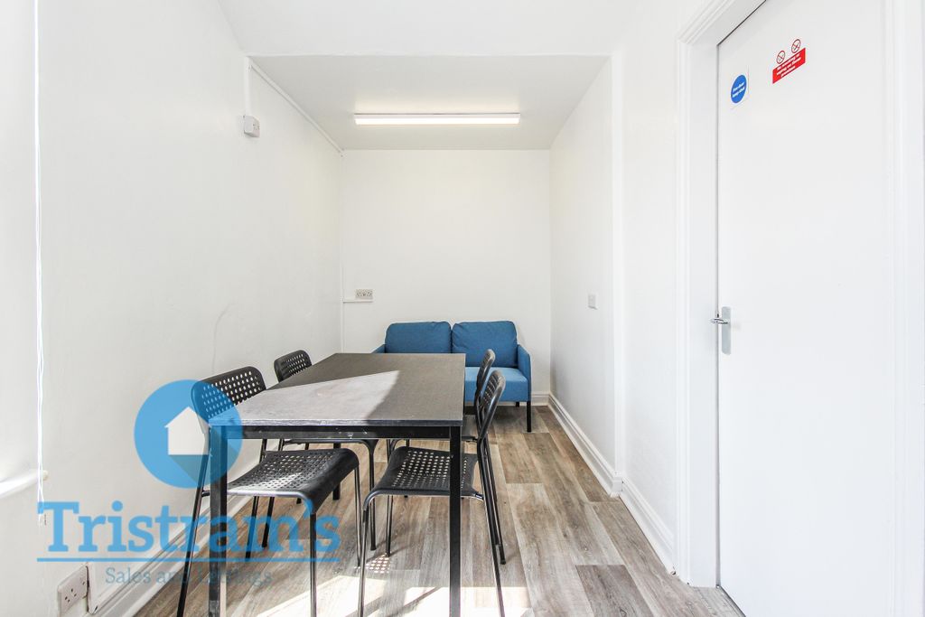 Property photo 3 of 10 Img_8903