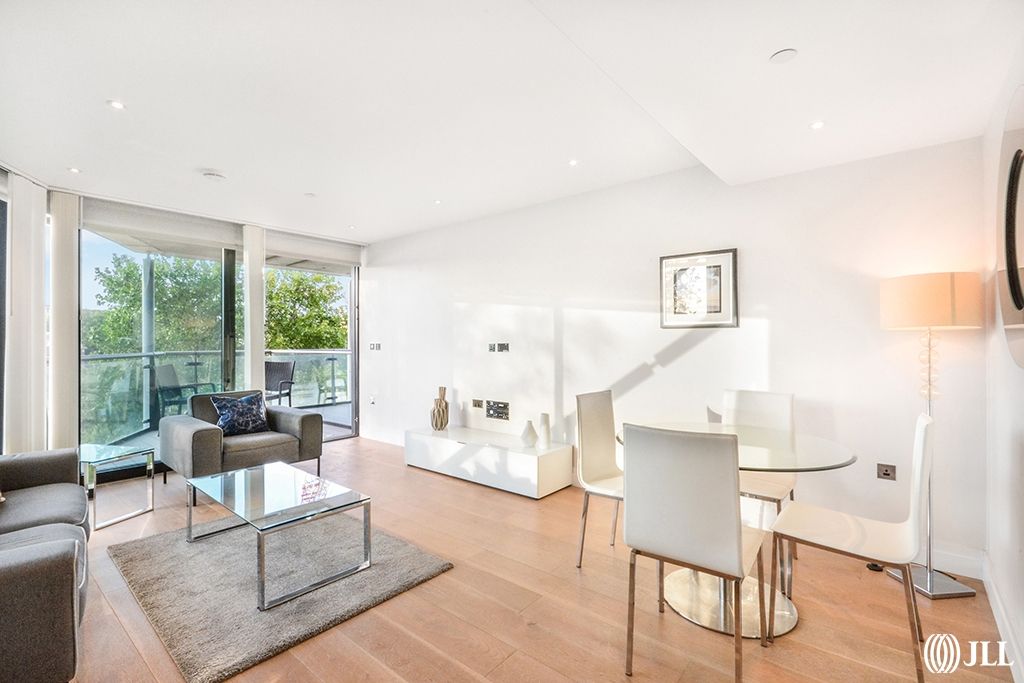 Property photo 3 of 19 Riverlight Quay_6...