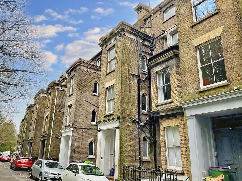 Property photo 1 of 8 21Vp Sunny Front.Jpg