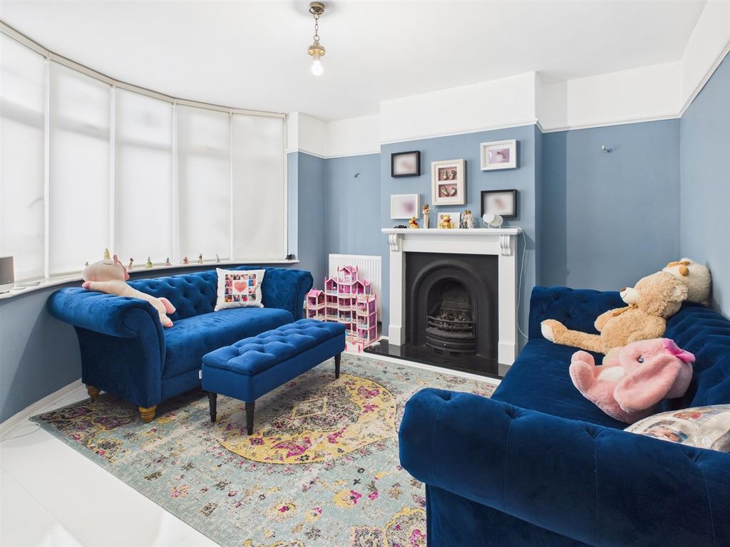 Property photo 2 of 14 Cam05510G0-Pr0103-Still001.Jpg