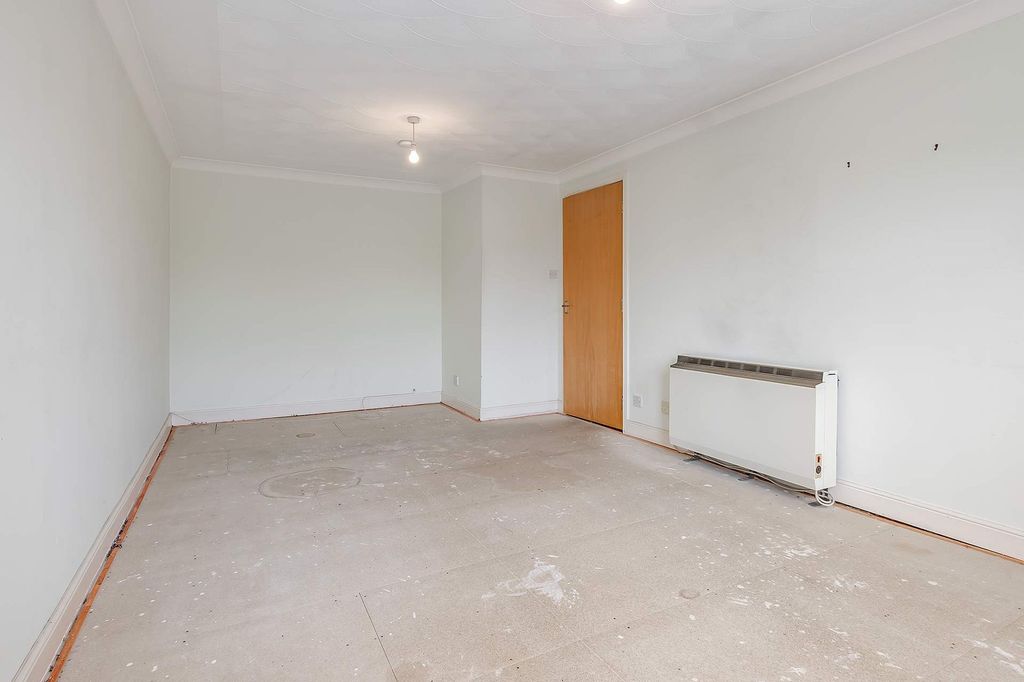 Property photo 3 of 14 Living Room/Diner