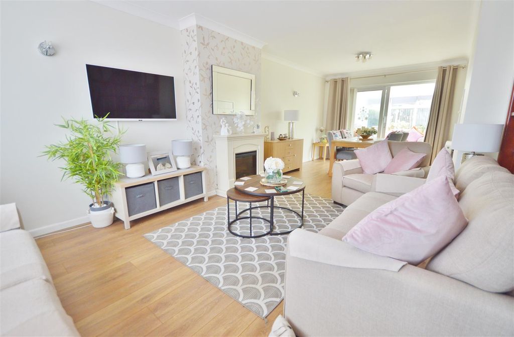 Property photo 2 of 21 Lounge Diner