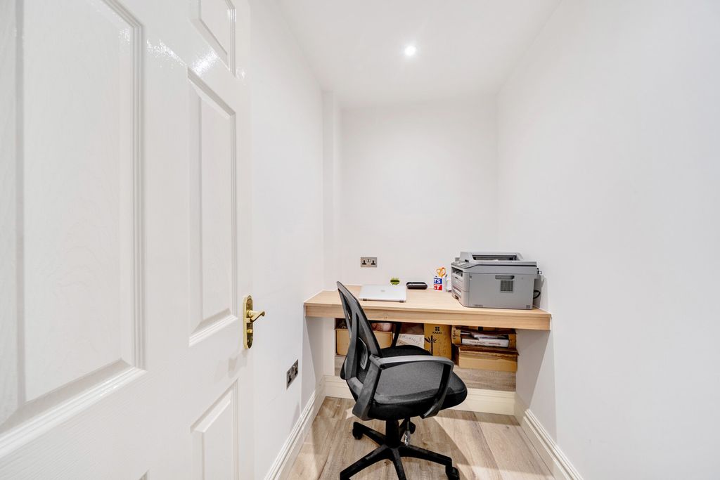 Property photo 3 of 26 1371232-7-6942992...