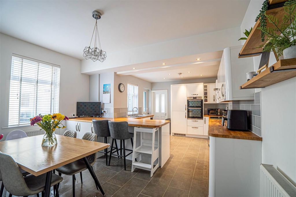 Property photo 2 of 27 Dsc09947-Hdr.Jpg