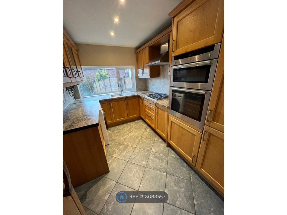 Property photo 3 of 12 Kitchen
