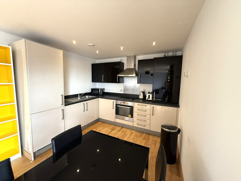 Property photo 3 of 12 Kitchen