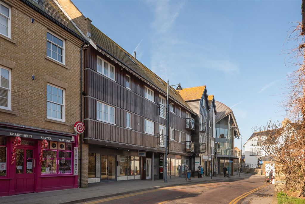 Property photo 1 of 15 Horsebridge Road, Whitstable