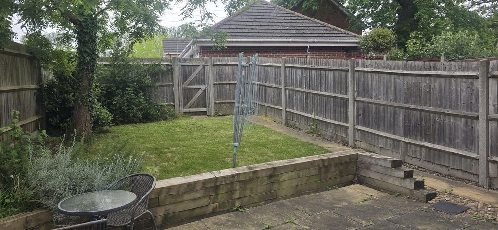 Property photo 2 of 15 Garden.Jpg