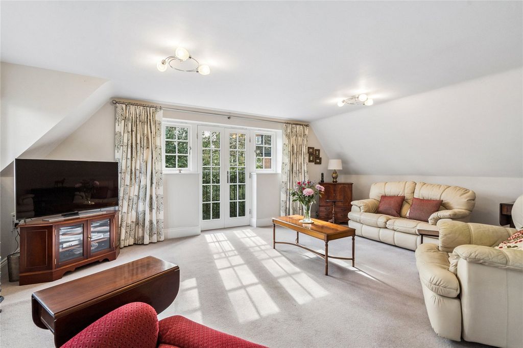 Property photo 2 of 20 Sitting Room