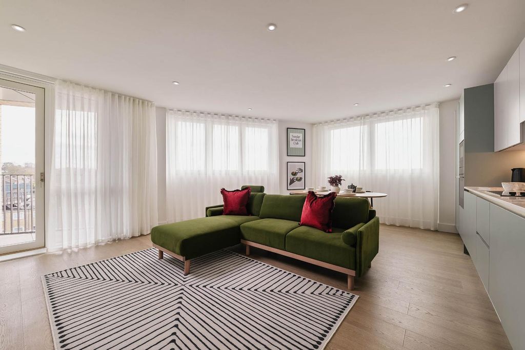 Property photo 2 of 18 Images