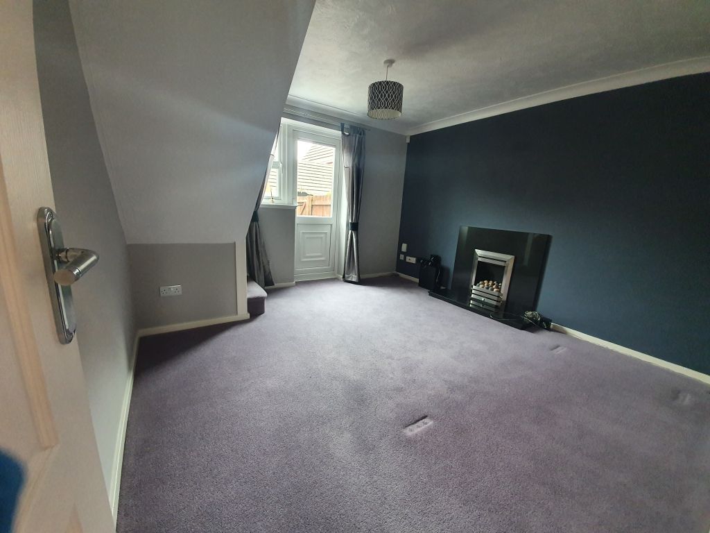 Property photo 2 of 8 Lounge