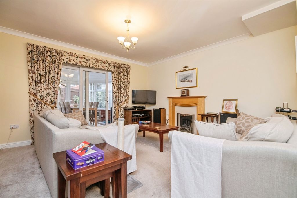 Property photo 2 of 17