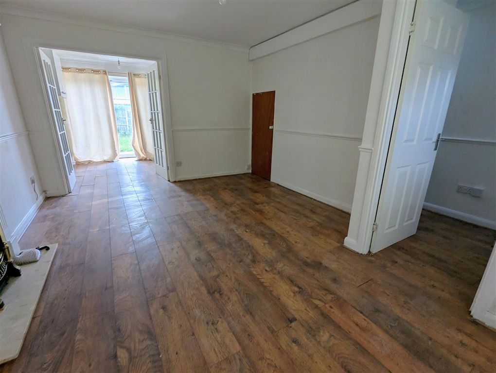 Property photo 2 of 10 Lounge