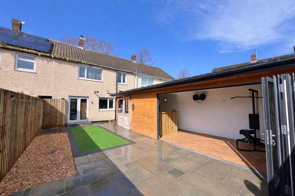 Property photo 2 of 27