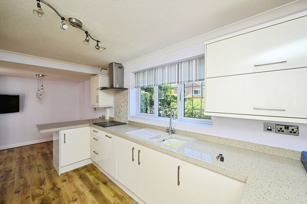 Property photo 3 of 16 Kitchen