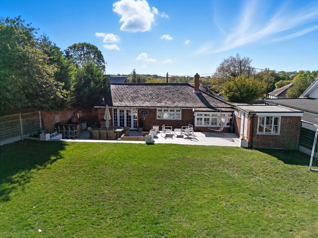 Property photo 3 of 27 Picture No. 02