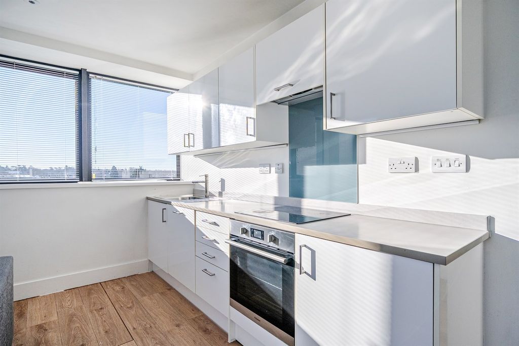 Property photo 2 of 9 Kitchen