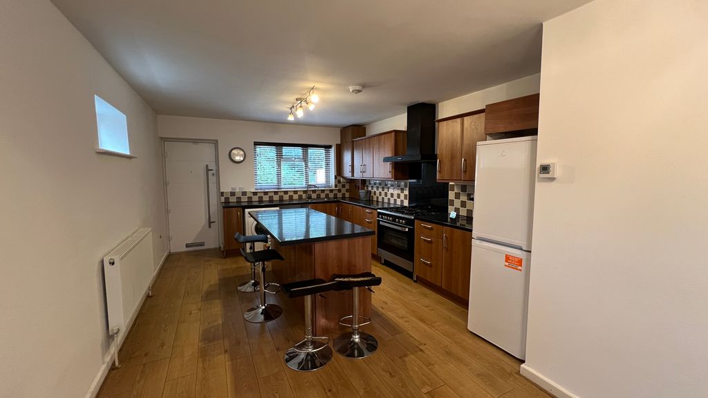 Property photo 2 of 15 Kitchen