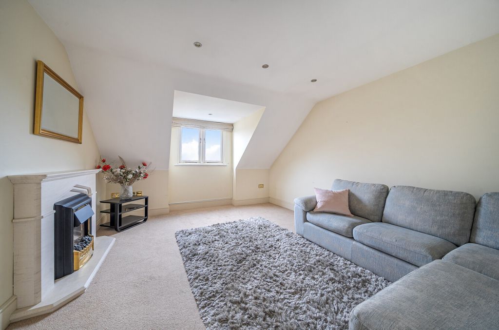 Property photo 3 of 10 1424895-4-69B2Adb...