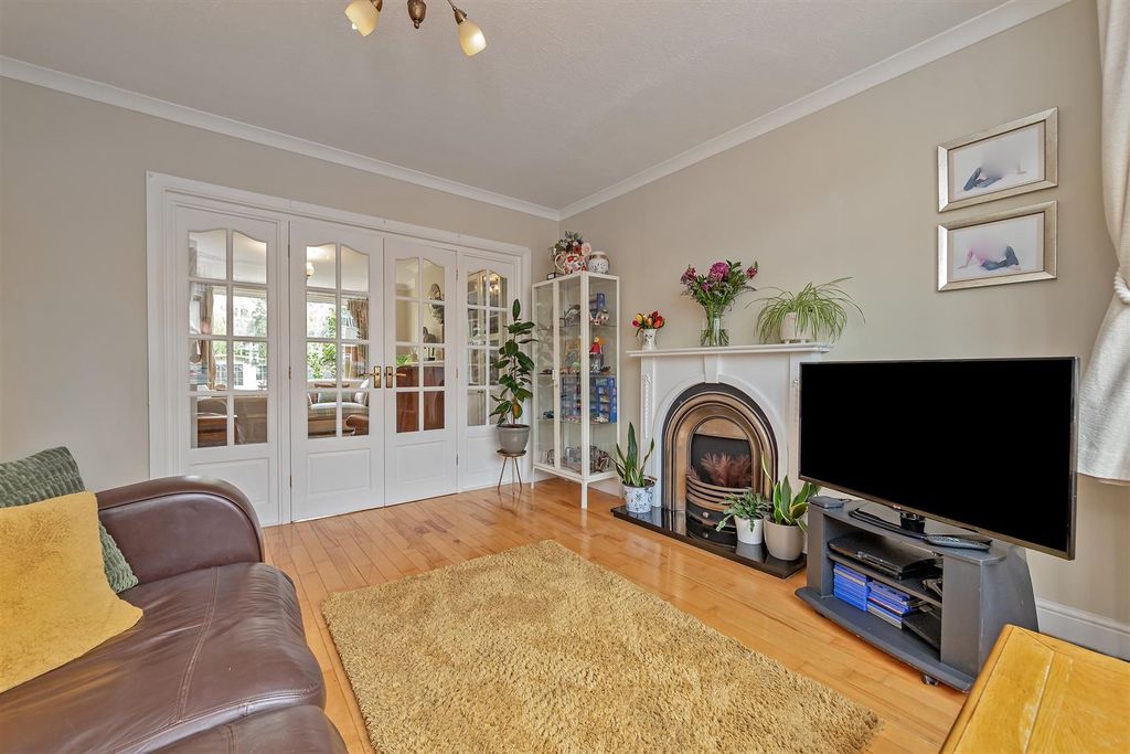 Property photo 2 of 19 16Seymourroad-8.Jpg