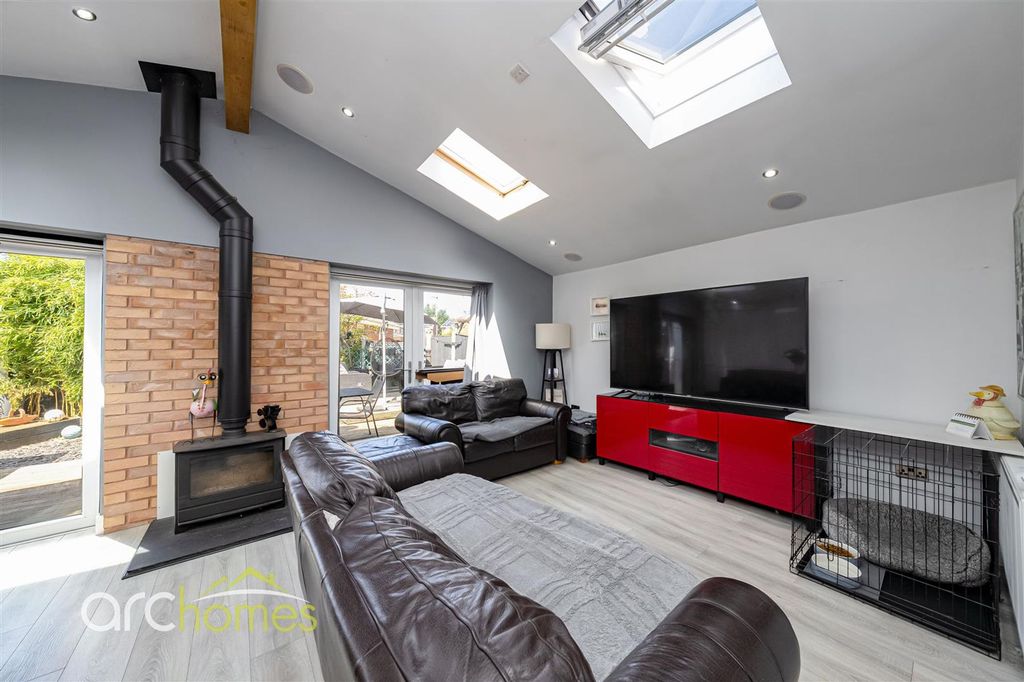 Property photo 2 of 39 Rockingham-7.Jpg