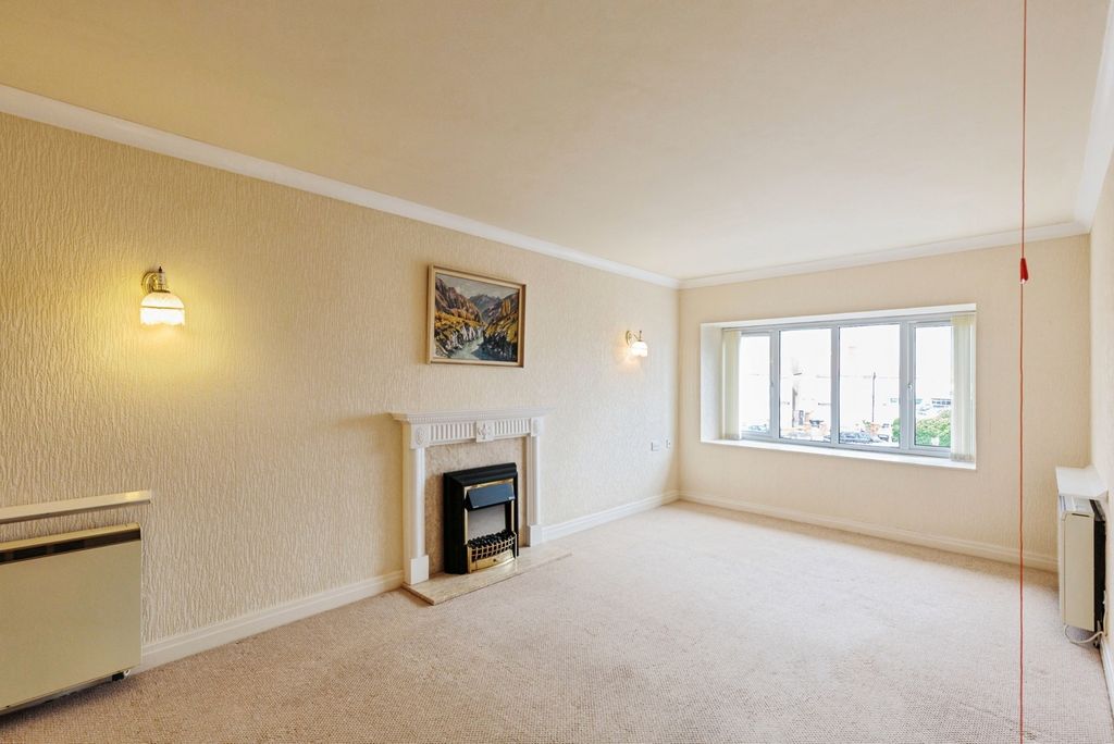 Property photo 1 of 10 Living Room