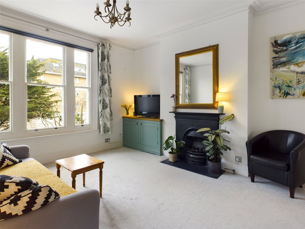 Property photo 2 of 12 Flat To Rent