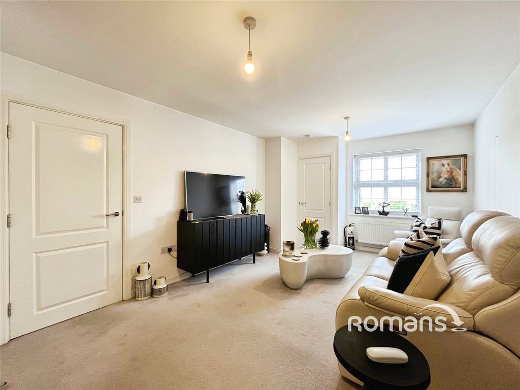 Property photo 3 of 8 Picture No. 10