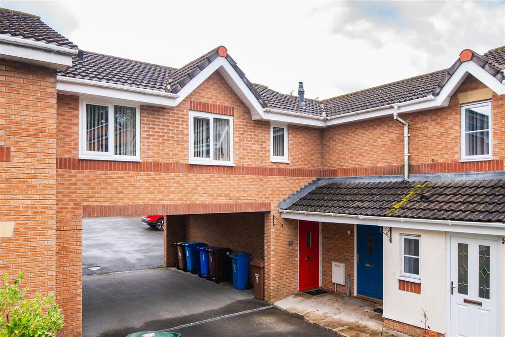 Property photo 1 of 11 Front External
