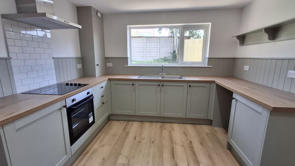 Property photo 2 of 18 Kitchen