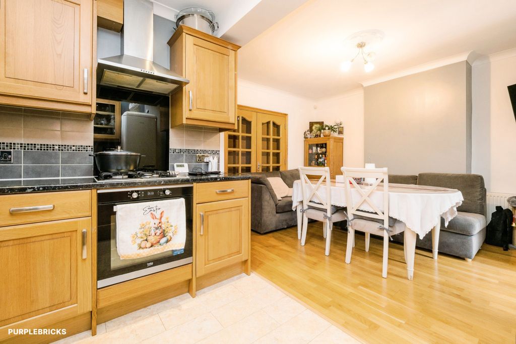 Property photo 3 of 40
