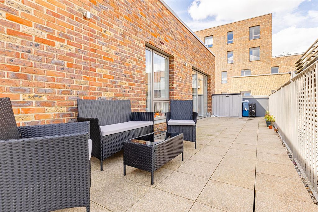 Property photo 2 of 14 Roof Terrace.Jpg