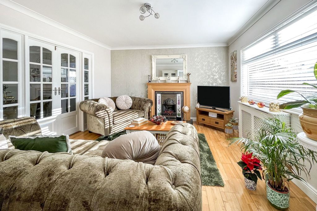 Property photo 2 of 21