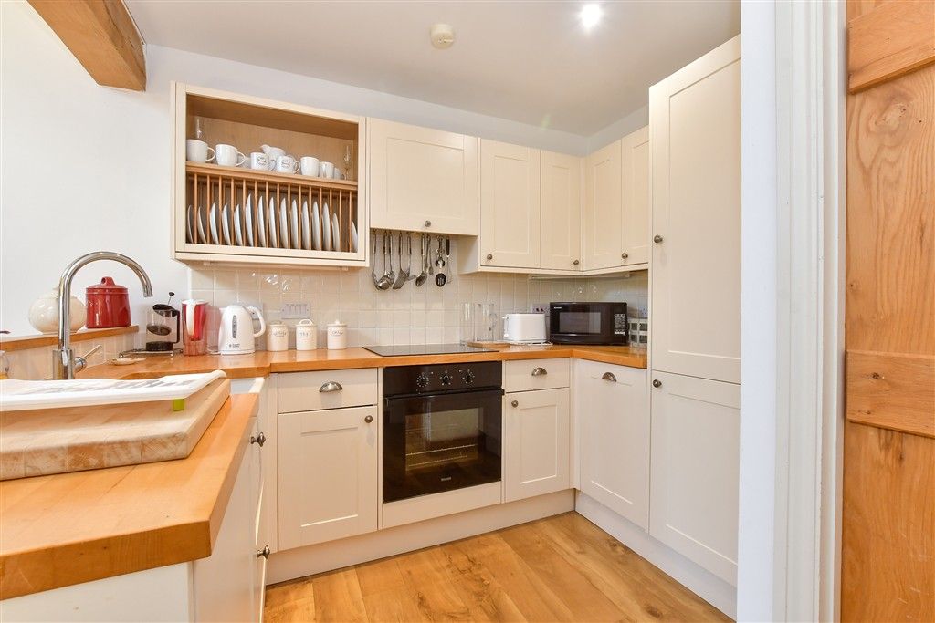 Property photo 3 of 19 Kitchen