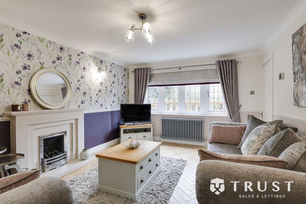 Property photo 3 of 37