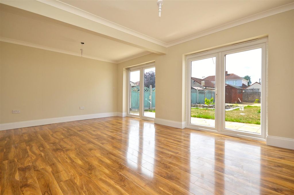 Property photo 3 of 15 Sitting Room
