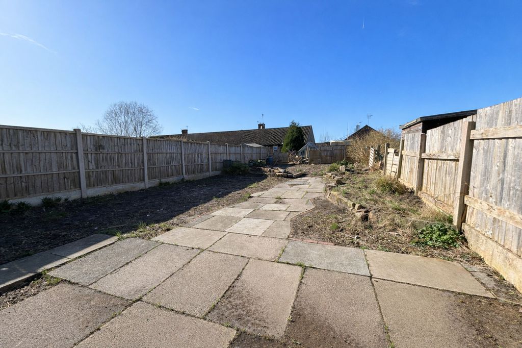 Property photo 2 of 12 Garden