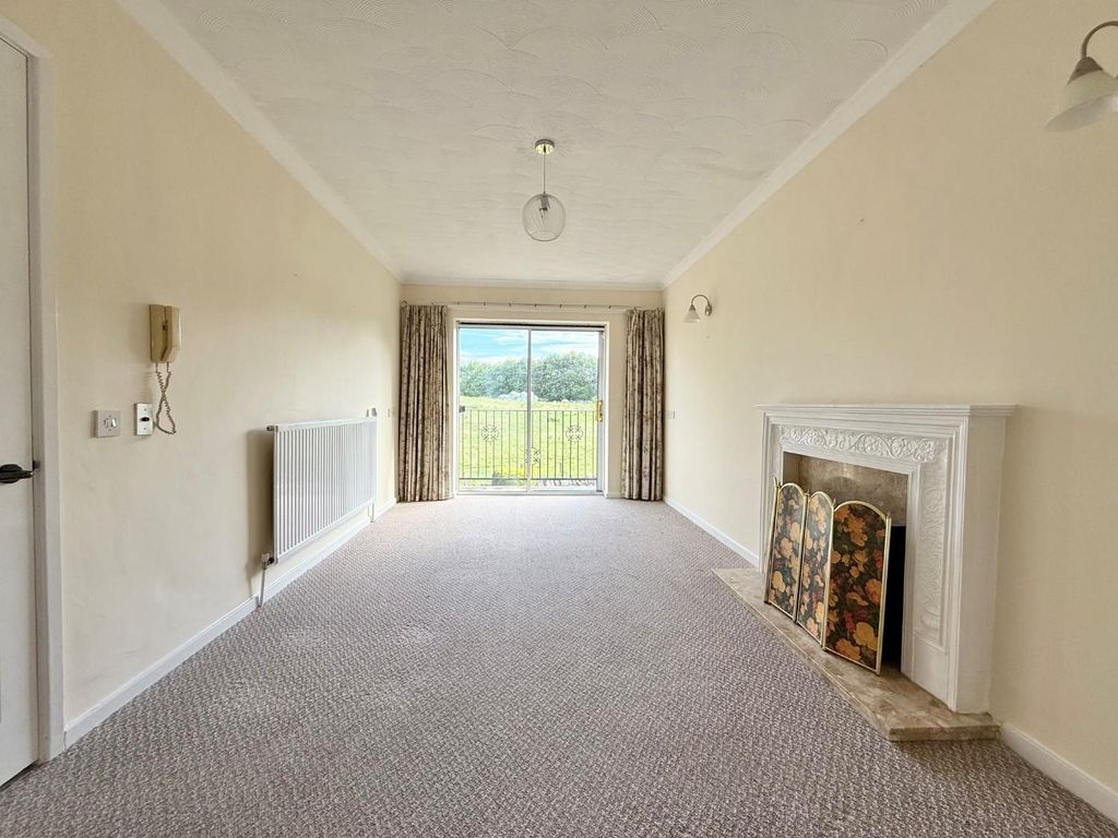Property photo 3 of 19 20 Fitzwilliam Living Room 1.Jpg