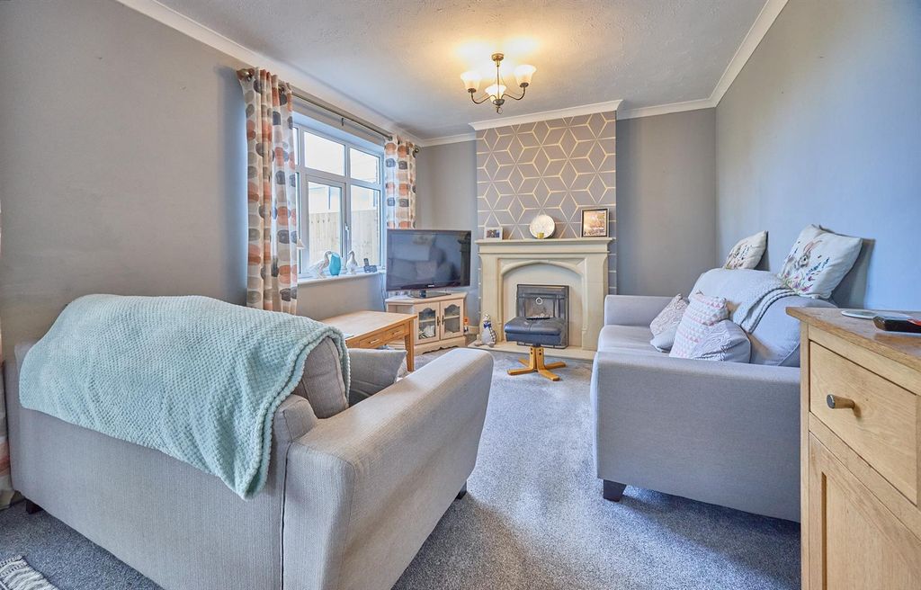 Property photo 2 of 12 Dean Close Hinckley 6.Jpg