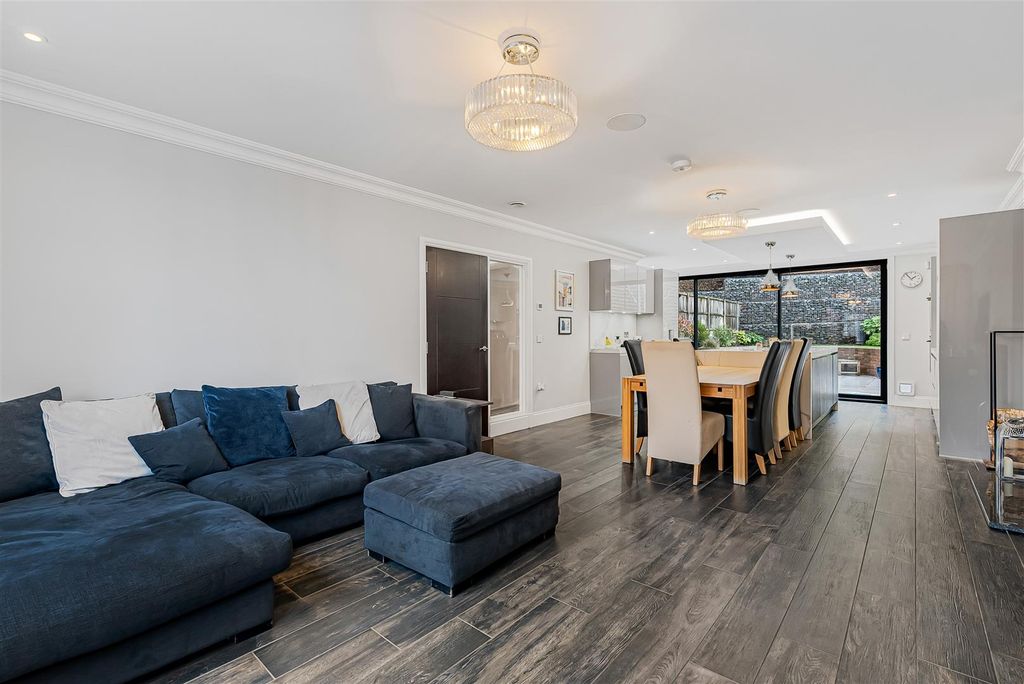 Property photo 3 of 38 14_70090.Jpg