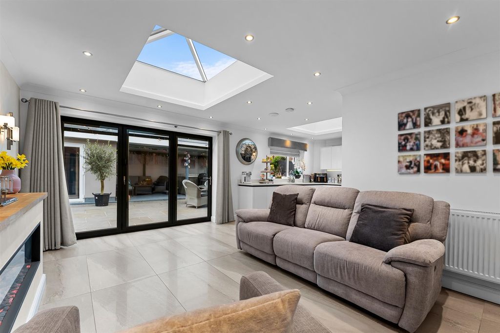 Property photo 2 of 44 Image 2