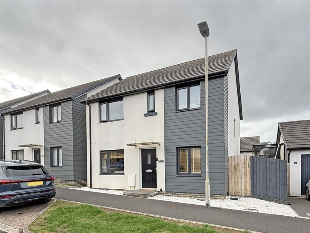 Property photo 1 of 20 Halecombe Road 17 - Front.Jpg