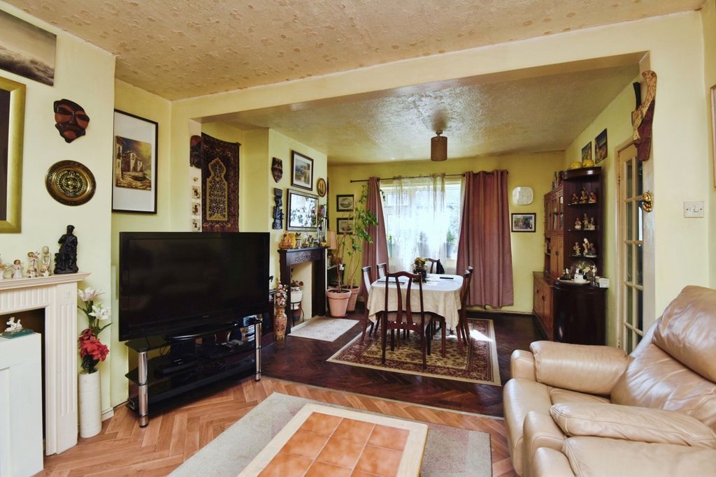 Property photo 2 of 17 Photo
