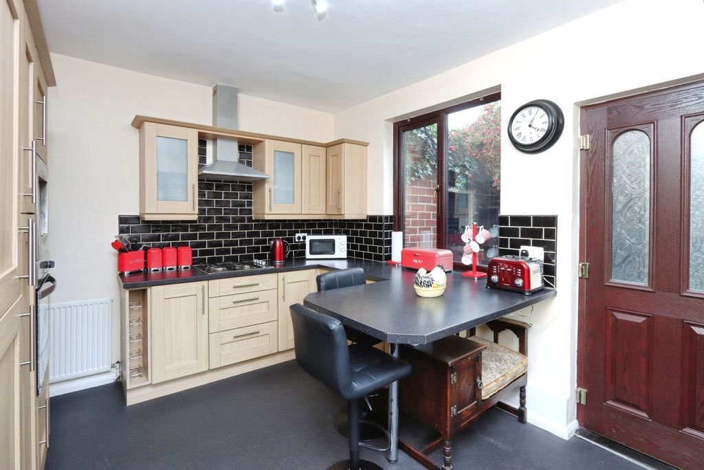 Property photo 2 of 17 Photo