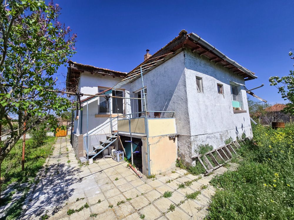 Property photo 1 of 17