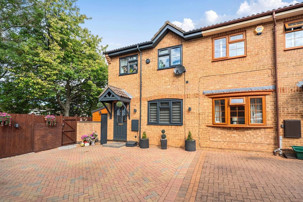 Property photo 1 of 16 External