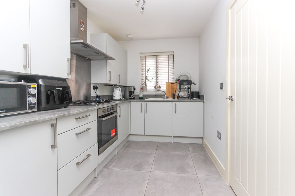 Property photo 2 of 10 Kitchen